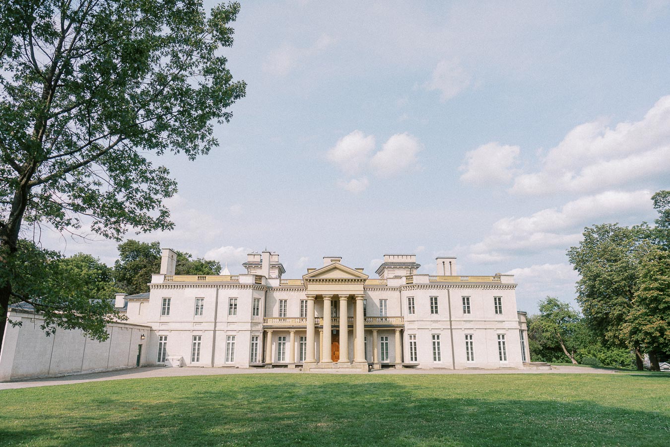 Dundurn Castle exterior and lawn in Hamilton, Ontario