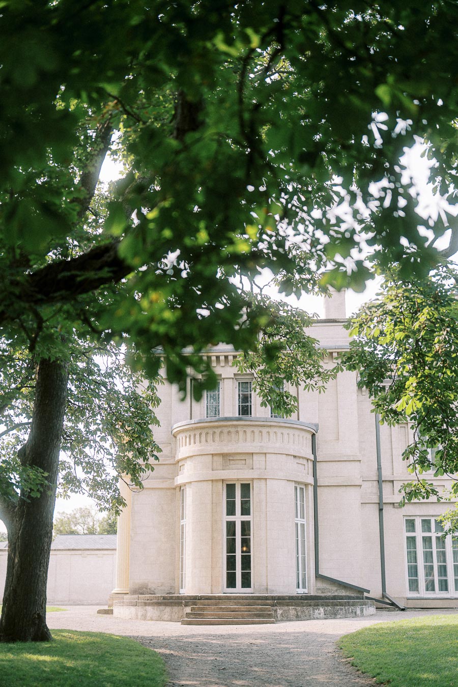 Dundurn Castle facade framed by leafy trees in Hamilton, Ontario