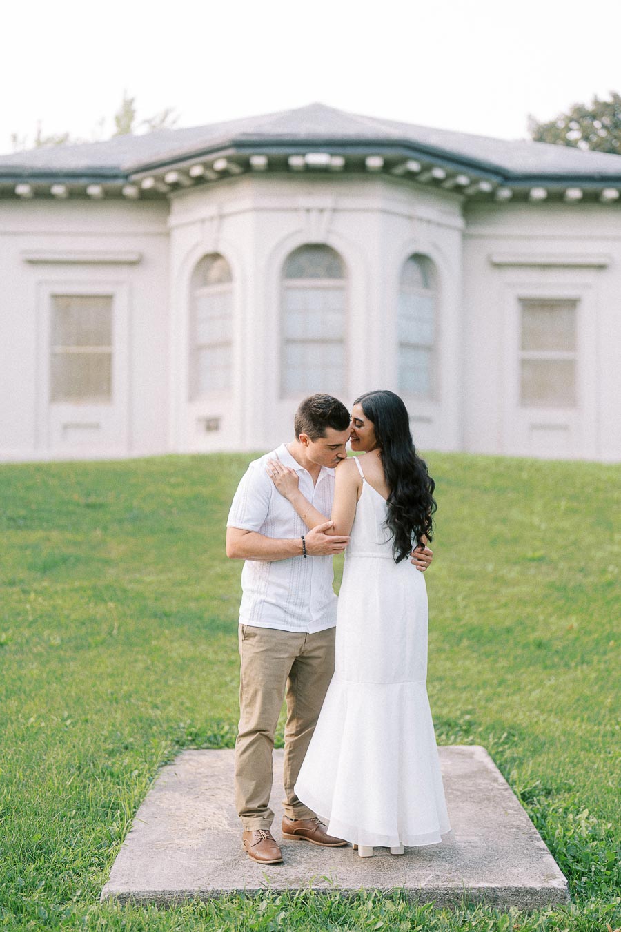 Sumbul and Brian embracing outside Dundurn Castle in Hamilton
