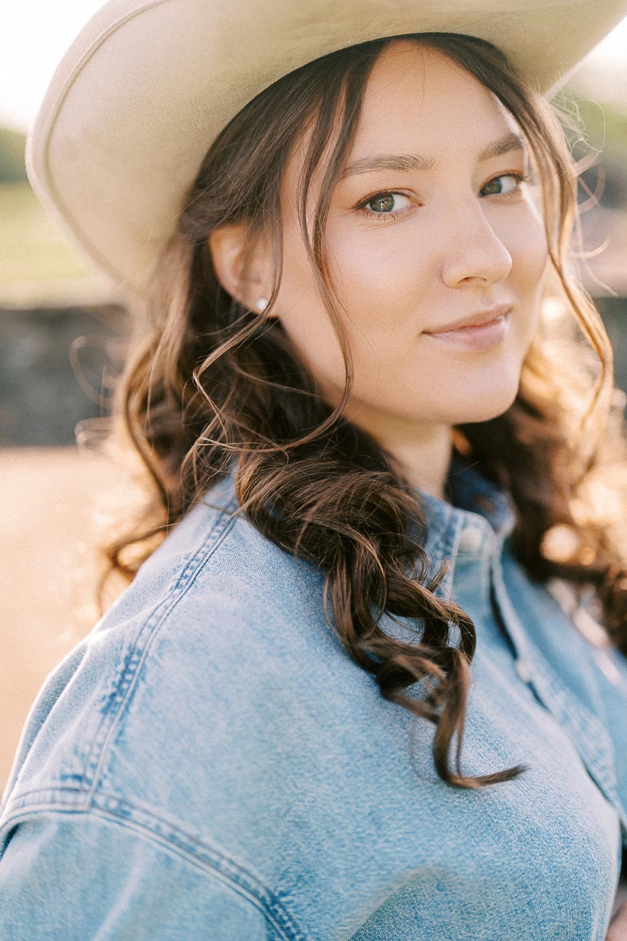Maternity portrait of Anna in a cowboy hat and denim shirt